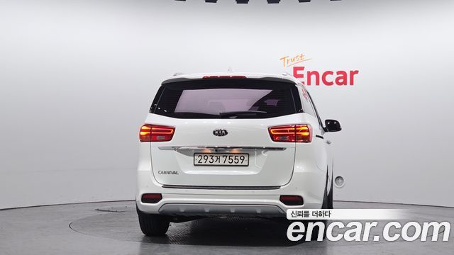 Kia Carnival 2018 thumb 5