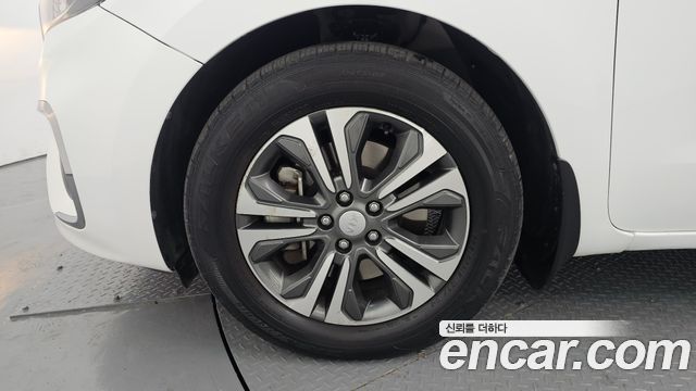 Kia Carnival 2018 thumb 6
