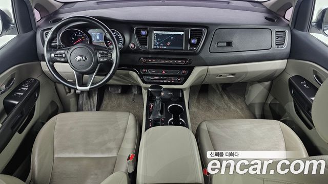 Kia Carnival 2018 thumb 8