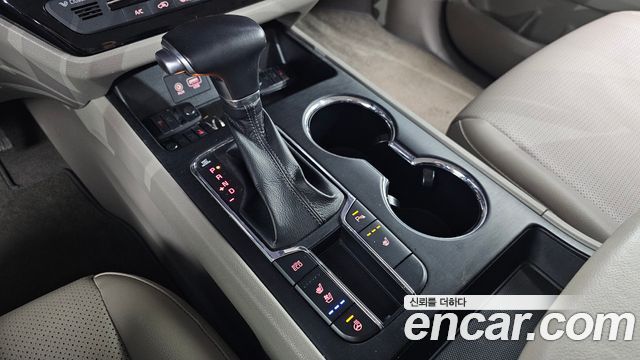 Kia Carnival 2018 thumb 10