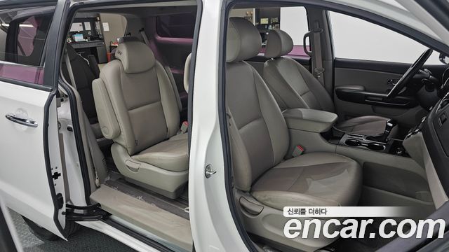Kia Carnival 2018 thumb 11