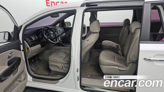 Kia Carnival 2018 thumb 12