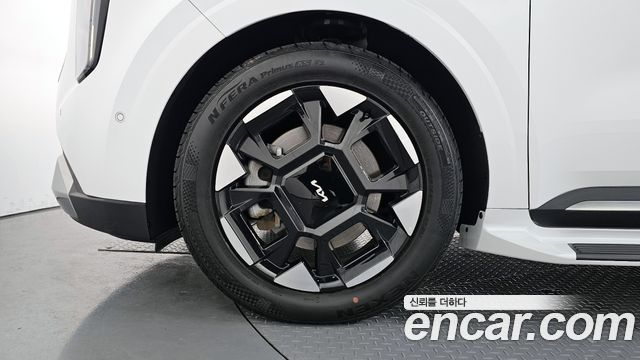 Kia Carnival 2023 thumb 6