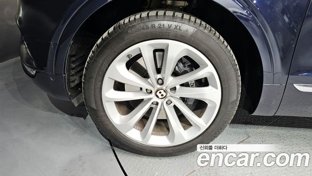 Bentley Bentayga 2020 thumb 3