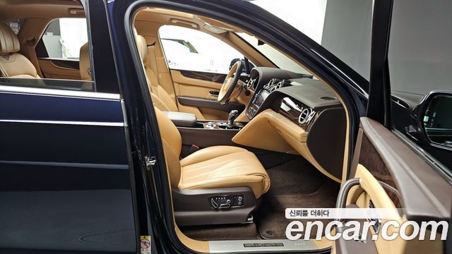 Bentley Bentayga 2020 thumb 11