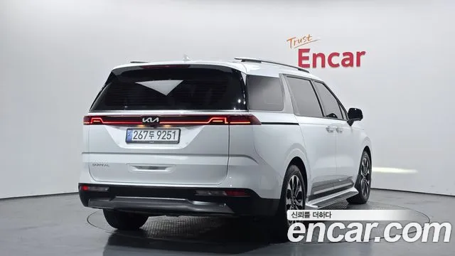 Kia Carnival 2023 thumb 3
