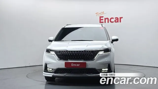 Kia Carnival 2023 thumb 4