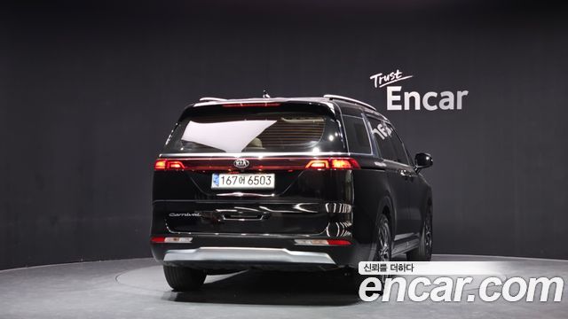 Kia Carnival 2021 thumb 5