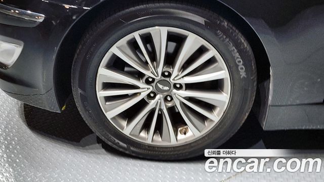 Hyundai Genesis 2013 thumb 6