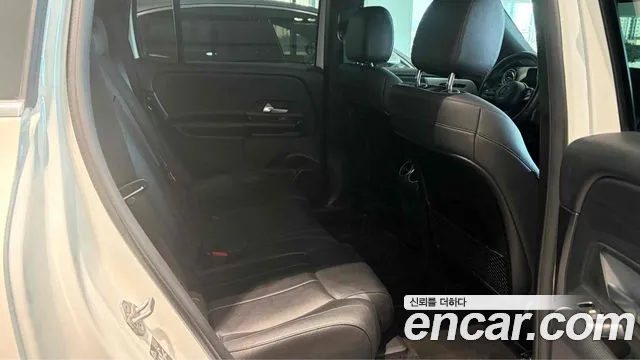 Mercedes-Benz GLB 2021 thumb 4