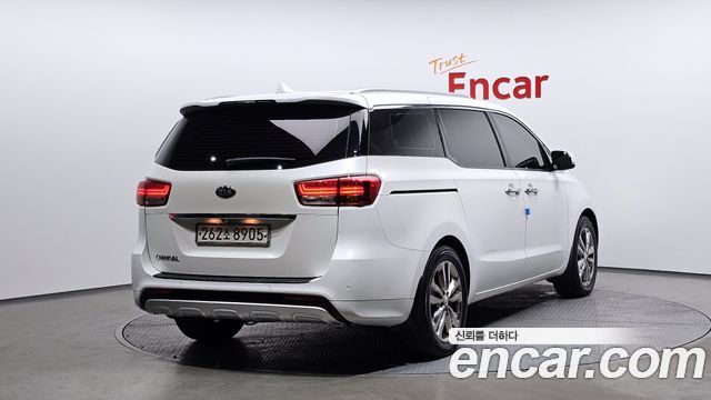 Kia Carnival 2016 thumb 3