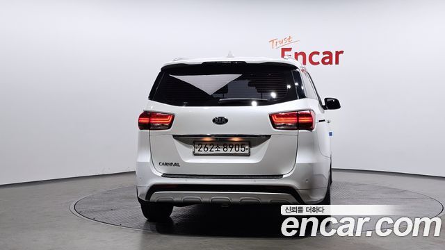 Kia Carnival 2016 thumb 4