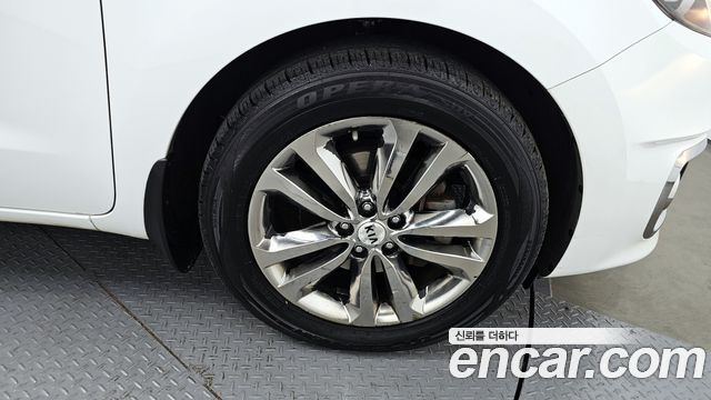 Kia Carnival 2016 thumb 5