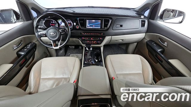 Kia Carnival 2016 thumb 7