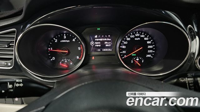 Kia Carnival 2016 thumb 8