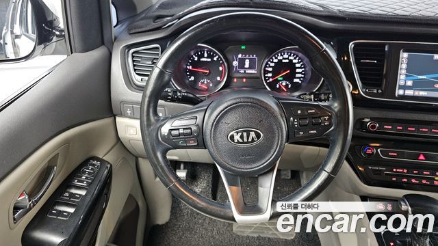 Kia Carnival 2016 thumb 11