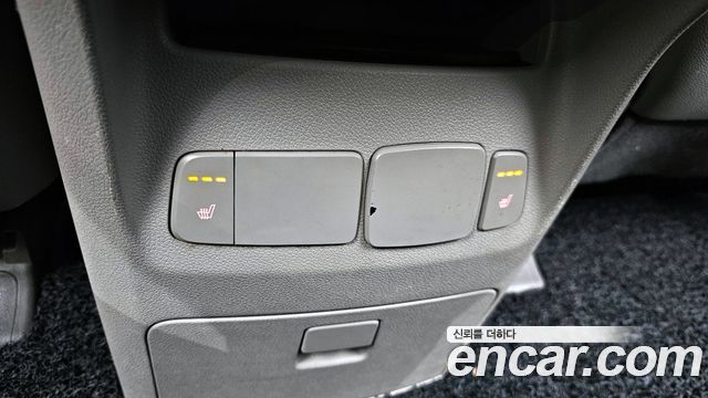 Kia Carnival 2016 thumb 12