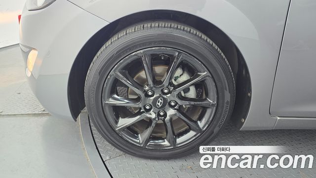 Hyundai Avante 2011 thumb 6