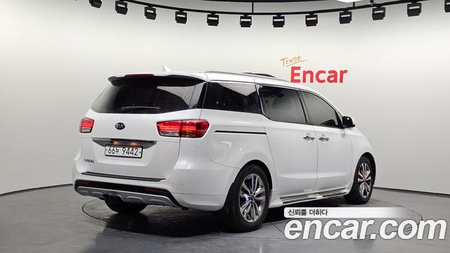 Kia Carnival 2015 thumb 3