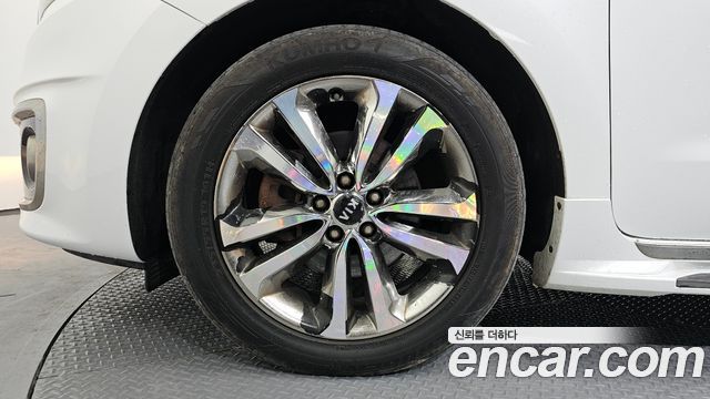 Kia Carnival 2015 thumb 6