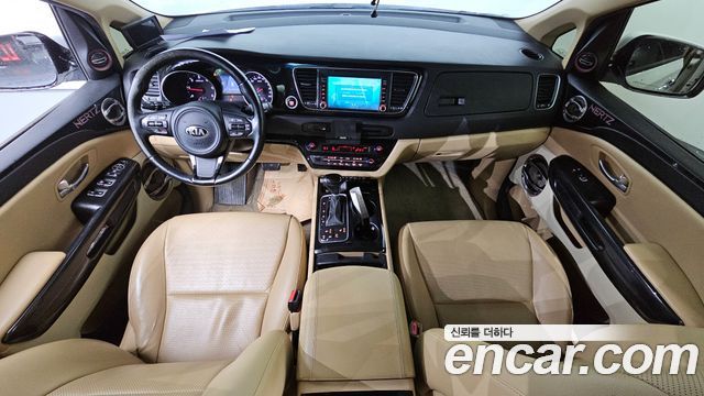 Kia Carnival 2015 thumb 8