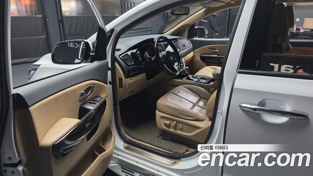 Kia Carnival 2018 thumb 11