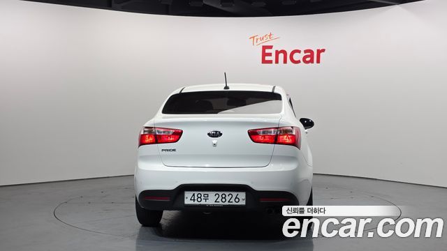 Kia Pride 2014 thumb 5