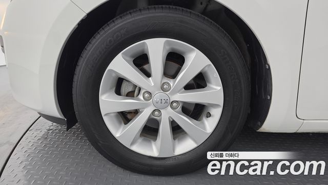 Kia Pride 2014 thumb 6