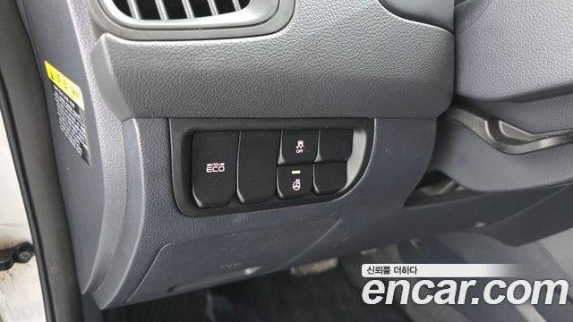 Kia Pride 2014 thumb 12