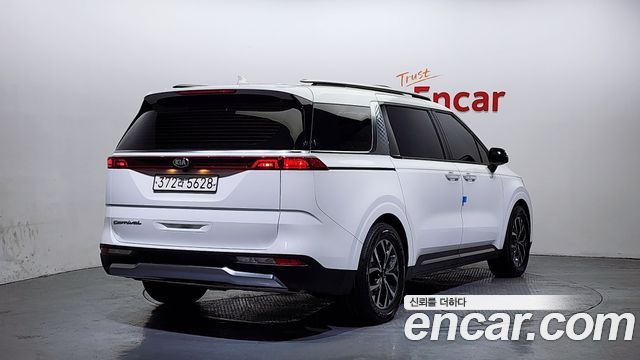 Kia Carnival 2021 thumb 3