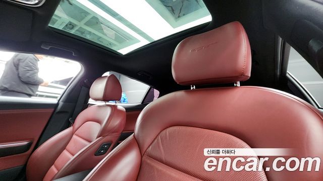 Kia Stinger 2017 thumb 12