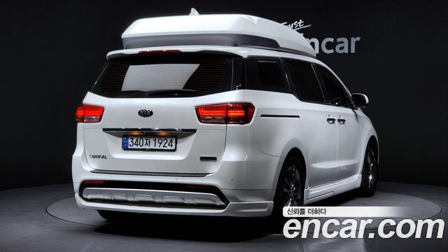 Kia Carnival 2018 thumb 2