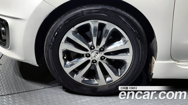 Kia Carnival 2018 thumb 5