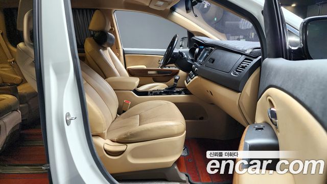 Kia Carnival 2018 thumb 10
