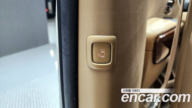 Kia Carnival 2018 thumb 12