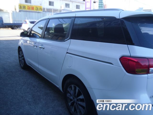 Kia Carnival 2017 thumb 4