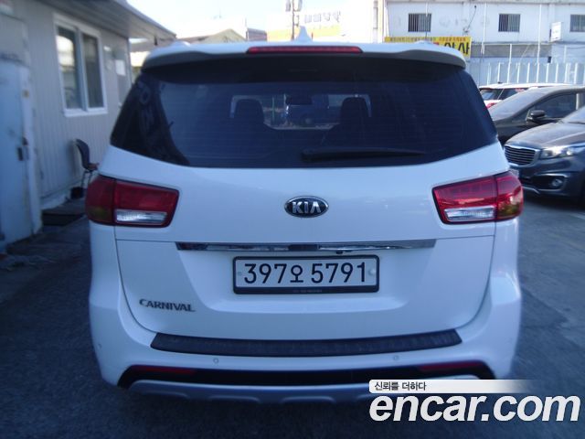 Kia Carnival 2017 thumb 5