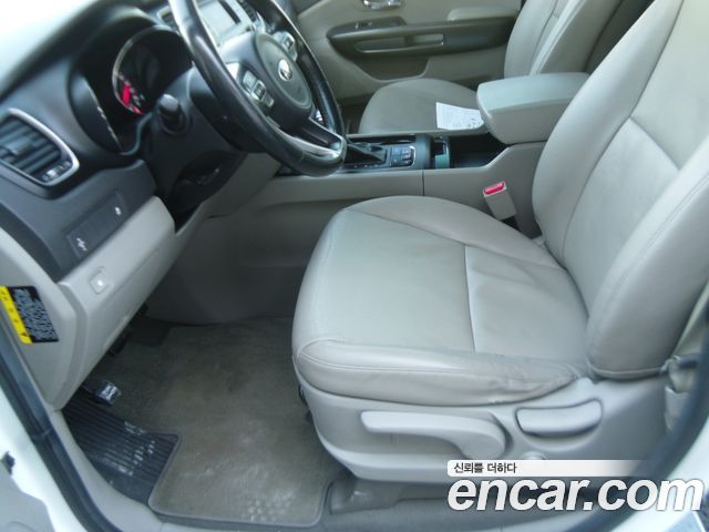 Kia Carnival 2017 thumb 11