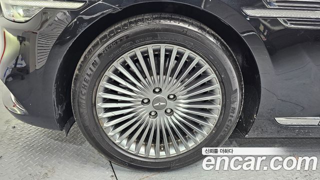 Genesis G90 2018 thumb 6