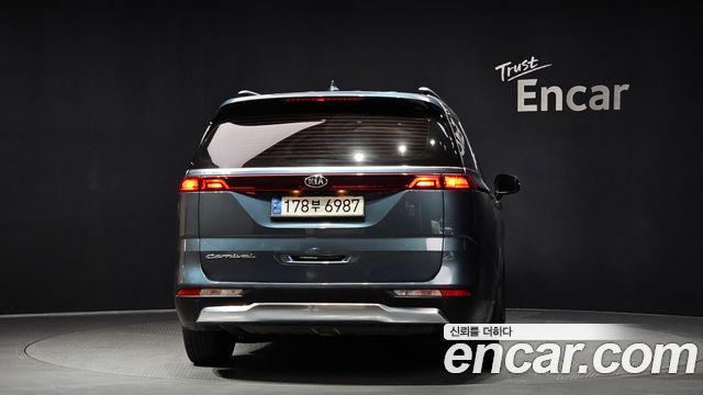 Kia Carnival 2021 thumb 4