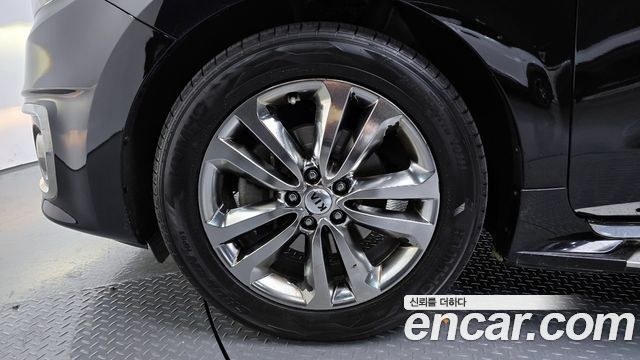 Kia Carnival 2017 thumb 6