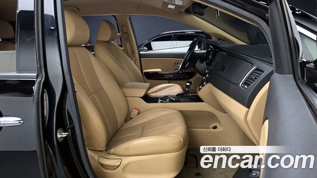 Kia Carnival 2017 thumb 11