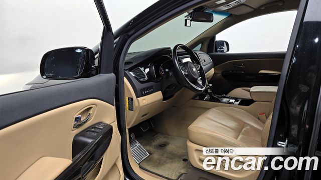 Kia Carnival 2017 thumb 12