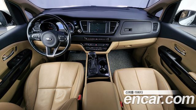 Kia Carnival 2017 thumb 8