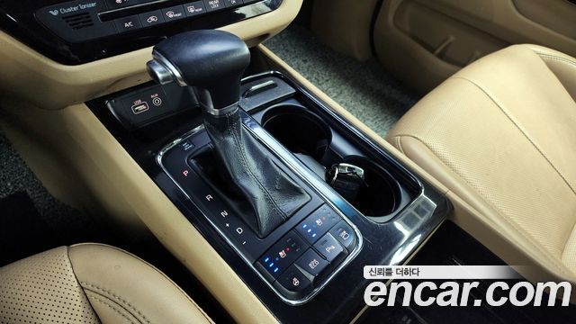 Kia Carnival 2017 thumb 10