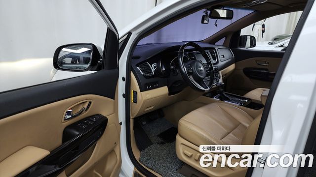 Kia Carnival 2017 thumb 11