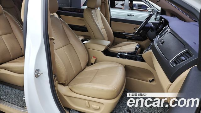 Kia Carnival 2017 thumb 12
