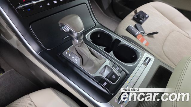 Kia Carnival 2021 thumb 10