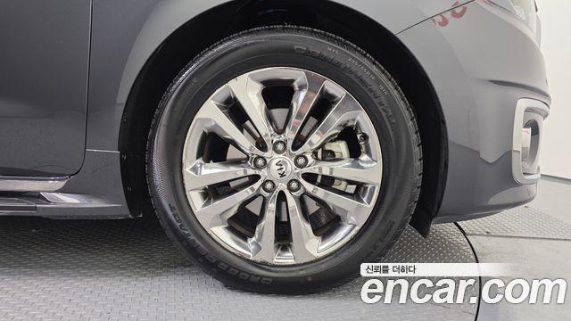 Kia Carnival 2015 thumb 6