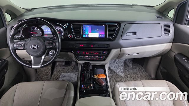 Kia Carnival 2015 thumb 8